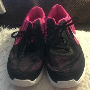 Nike Revolution 3 running shoes